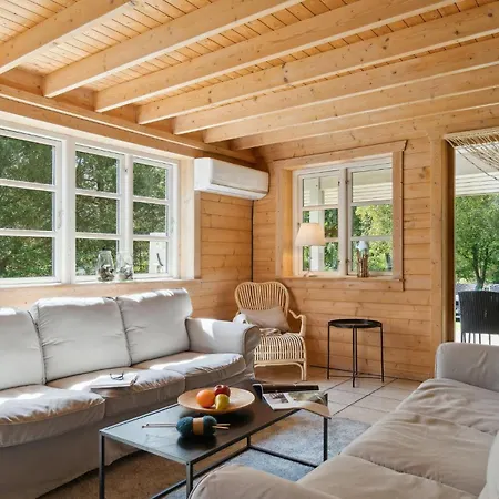 Дом отдыха Beautiful In With Sauna